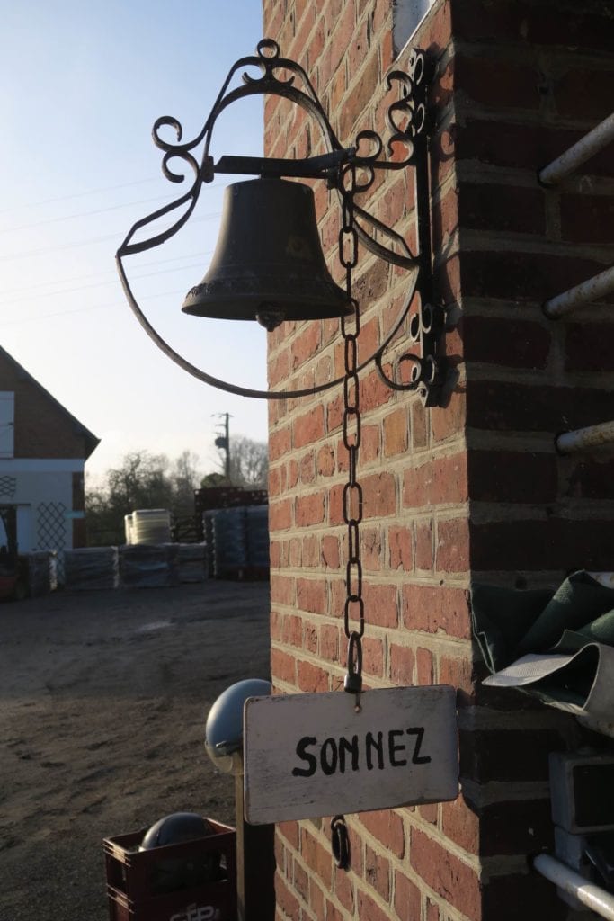 Entrée ferme du lieu roussel