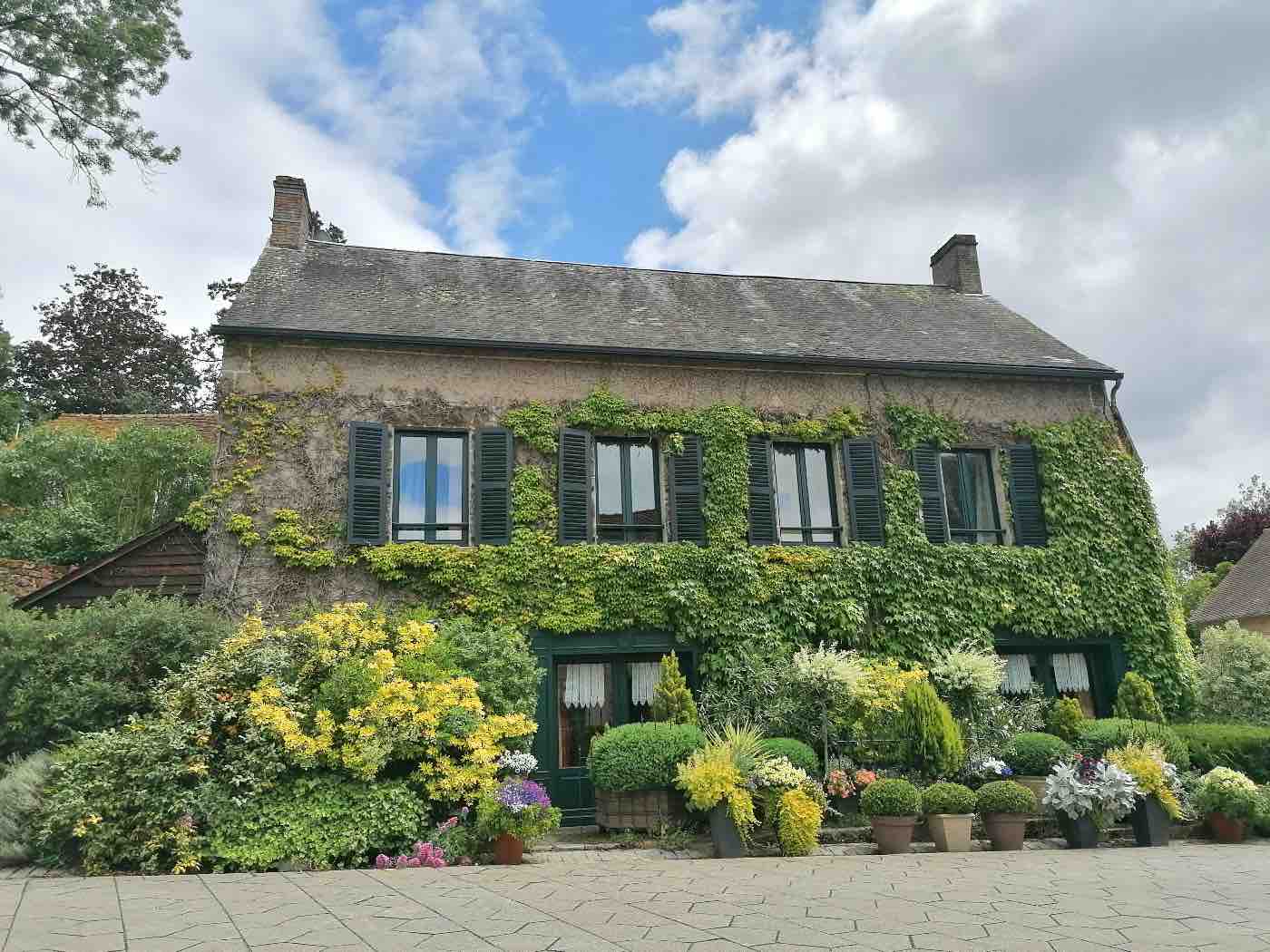 Maison dans le village de Saint-Cénéri-le-Gérei